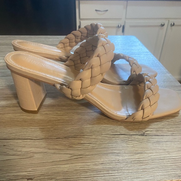 Size 13 Dunes heels - Picture 2 of 3